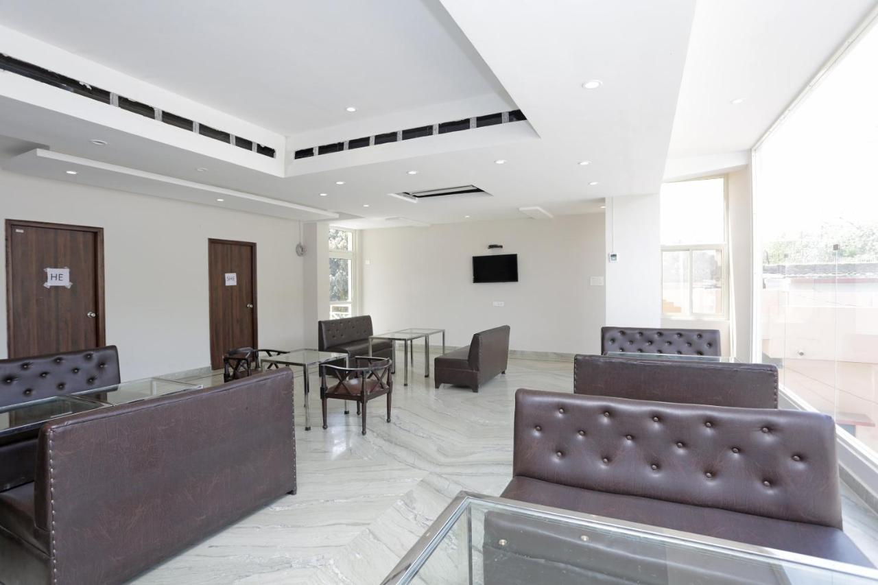 Capital O 37423 Golden Leaf Hotel Dehradun Exterior photo